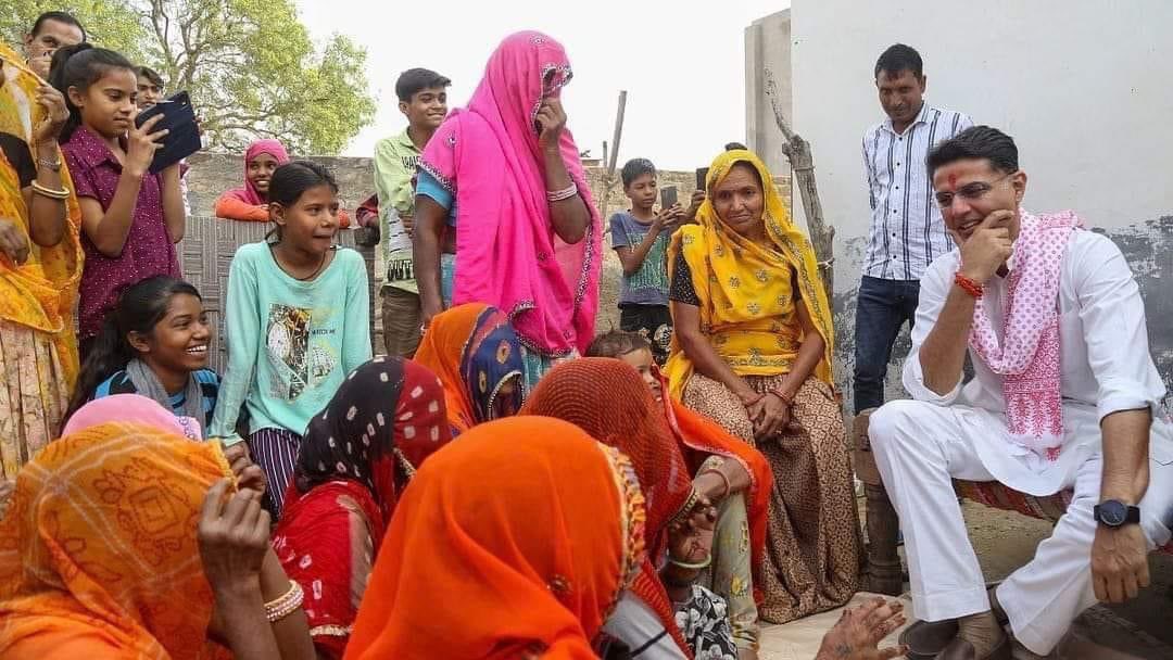 जीतू कांवर बयाना (@jeetukanwar_) on Twitter photo हर मां के चेहरे पर मुस्कुराहट लाऊंगा,
सेवा धर्म है मेरा, उसे पहले निभाऊंगा।
<a href="/SachinPilot/">Sachin Pilot</a> हर मां के चेहरे पर मुस्कुराहट लाऊंगा,
सेवा धर्म है मेरा, उसे पहले निभाऊंगा।
<a href="/SachinPilot/">Sachin Pilot</a>