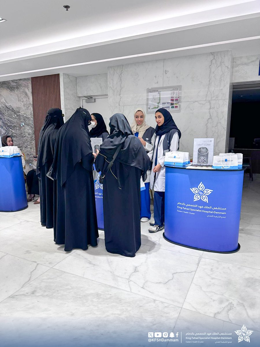 نفذ #مستشفى_الملك_فهد_التخصصي_بالدمام  أحد مكونات #تجمع_الشرقية_الصحي الحملة التوعوية لمرض حب الشباب، بمشاركة المتطوعين الصحيين من أطباء وأخصائيي الجلدية بهدف التعريف بأسباب حب الشباب و توضيح طرق العلاج والوقاية، والإجابة على استفسارات الزوار.