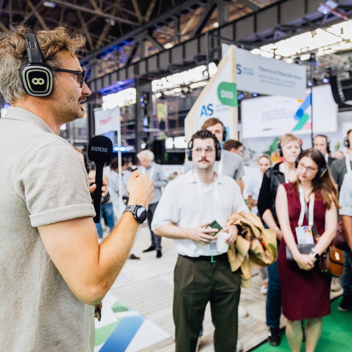 GoogleCloud_DE's tweet image. Wow, Düsseldorf! 🫶 Danke für eure spannenden Fragen, den offenen Austausch und eure Begeisterung für KI, spontane Surf-Sessions & die neue Art zu clouden. Nicht dabei gewesen? Jetzt für Zürich anmelden: goo.gle/40Lq1Z1
#CloudSummitDE