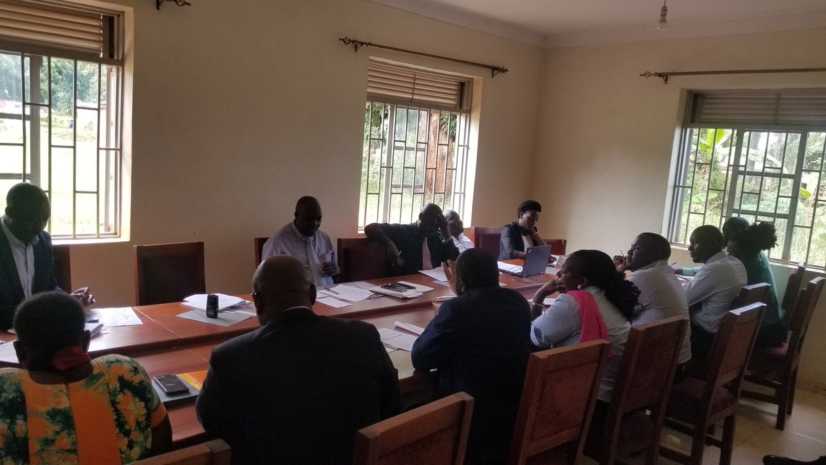 Over 1009 famers from 8 sub counties in kyankwanzi District are to benefit from the national oilseeds project.
These subounties include Mulagi, Butemba, Nkandwa, Bananywa, Kiryanongo, Ntwetwe, Gayaza and wattuba.