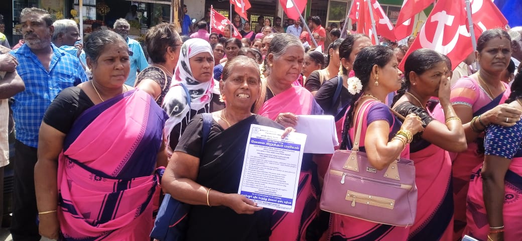 aifawh's tweet photo. Anganwadi workers on strike - #Tamilnadu 
9 July 2025 - All India General Strike -
#9thJulyGeneralStrike #strike #citu #Anganwadi #labourcodes https://t.co/ShDp3n2MWr