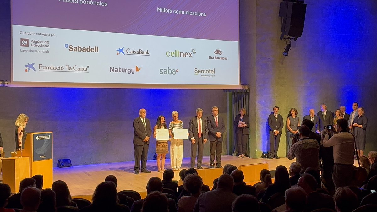 🏆 Estem molt contents pel premi rebut al 4t Congrés d’Economia i Empresa de Catalunya pel nostre estudi “Què poden fer els centres de secundària per reduir l’abandonament escolar prematur?” amb colaboració del #ConsorcidEducaciódeBarcelona.
