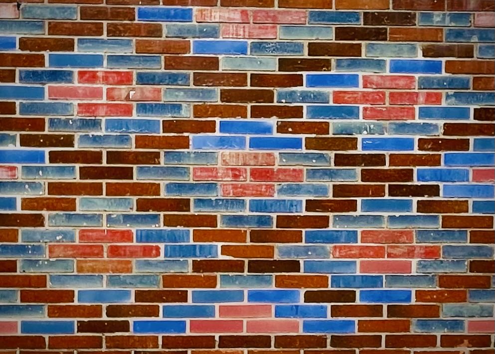 Brick is beautiful for #WallsonWednesday #Angoulême #France #photography