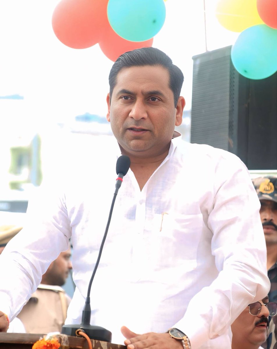 वृक्ष लगायें, धरा को हरा-भरा बनाएँ 

देश के यशस्वी प्रधानमंत्री श्री Narendra Modi जी के प्रेरणादायी "एक पेड़ मां के नाम 2.0" एवं प्रदेश में चल रहे "वृक्षारोपण महाअभियान 2025" के अंतर्गत आज सेक्टर 43, ग्रीन बेल्ट #गौतमबुद्धनगर (नोएडा) में आयोजित वृक्षारोपण कार्यक्रम में सम्मिलित