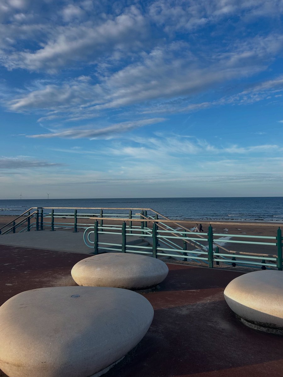 Balmy evenings in The Bay of dreams 🌊

#ourwhitleybay