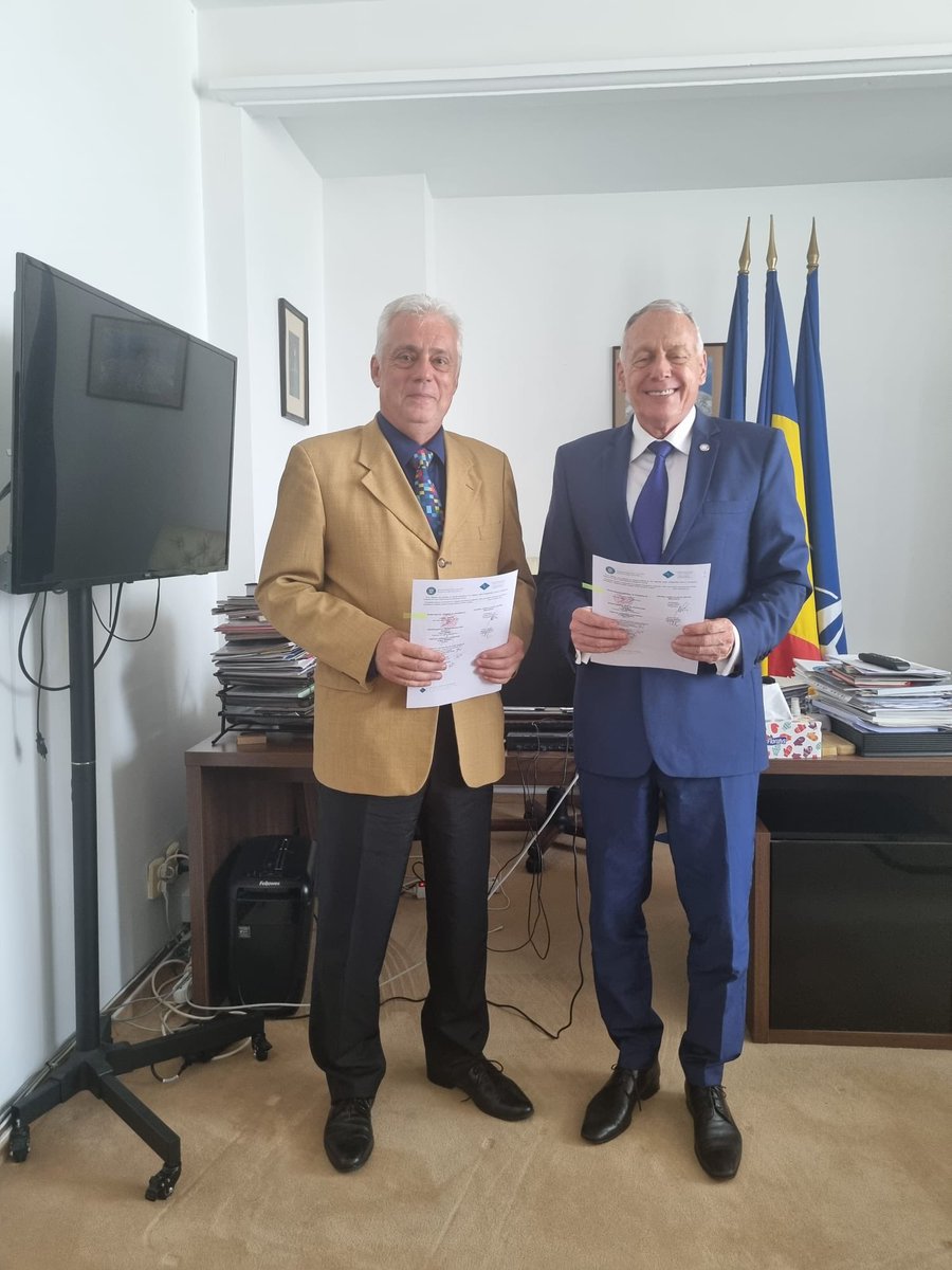 Semnarea Acordului de Colaborare între <a href="/CentrulR/">Euro-Atlantic Resilience Centre</a> şi Departamentul pentru dezvoltare durabilă (DDD) din cadrul Guvernului României stabileşte un cadru  de promovare a obiectivelor de dezvoltare durabilă în domeniul rezilienței. Mulțumesc coordonatorului DDD, dl. László Borbely.
