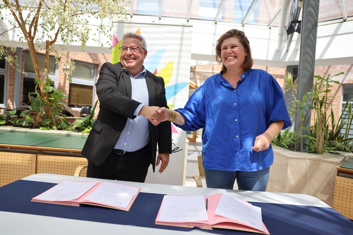 Signature hier après-midi en Maison Communale de la convention de partenariat avec l’association Un abri qui sauve des vies.

La lutte contre les violences conjugales et intra familiales, un engagement fort ici à Ville de Grande-Synthe.

#GrandeSynthe
#violencesconjugales