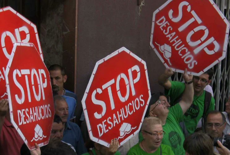 🗣️ Alerta #desnonament avui a #Terrassa‼️

🏠 c/ Edison 83 (La Cogullada).
🕘 A les 9h 
👬👭👬 cal suport per aturar-lo!

SI SE PUEDE!!💪💚
#StopDesnonaments #JuanEsQueda