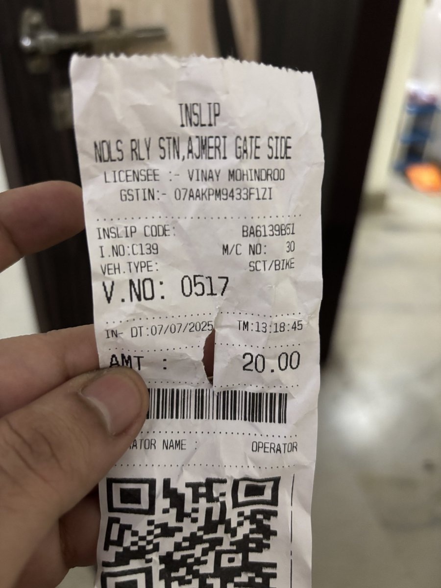 Shobhit_19's tweet photo. At New Delhi Railway Station, they’re forcing every vehicle to pay a parking fee — even if you’re just picking someone up without actually parking. If it's a new rule then let me know.  #UnfairCharges #DelhiRailwayStation @RailMinIndia @RailwaySeva @RailwayNorthern https://t.co/5vzU3mjOvy