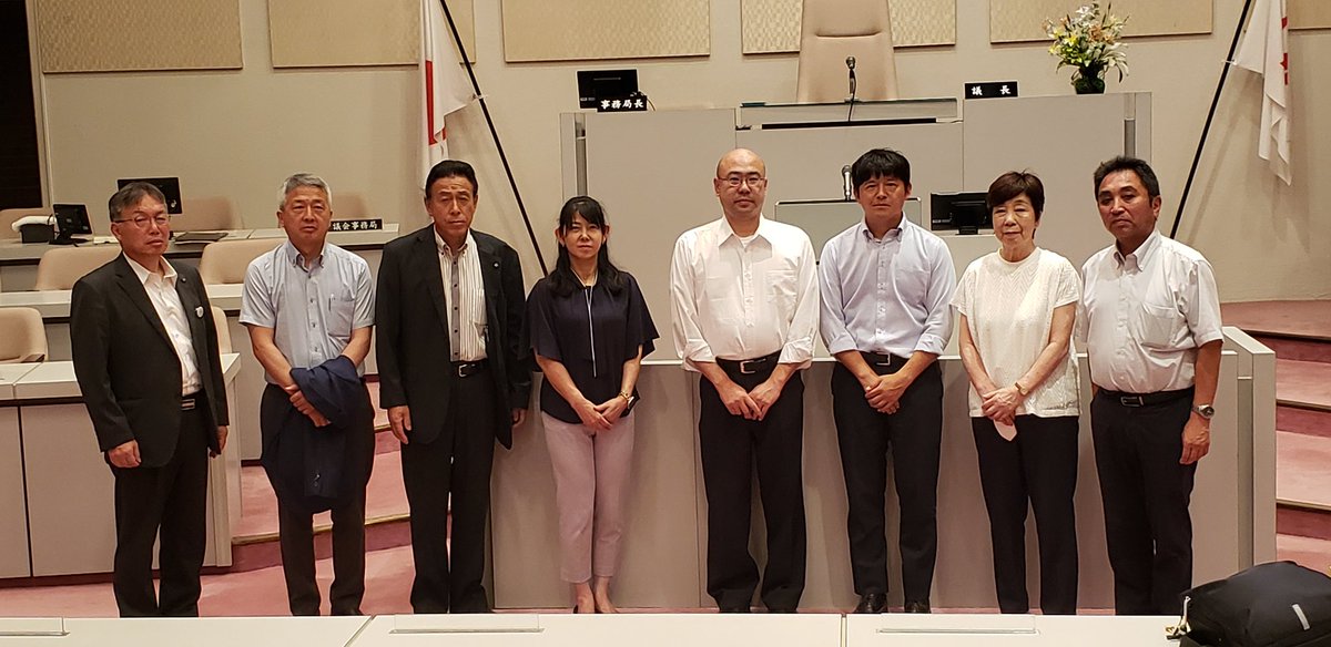 民生教育常任委員会は7月9日(水)、通所型サービスについて大和市を視察。大和市の市域はコンパクトで鉄道も複数の路線が通っており、交通利便性に富んだ環境。10年ほど前から市内の公園に100を越える健康遊具を設置。市民が通所しつつ公園を周回し、様々な遊具で健康になれる仕組みが印象的でした。