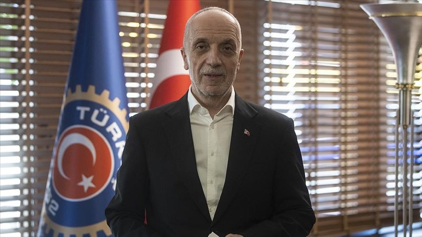 🔴 Türk İş eylemlere tekrar başlıyor!

Türk İş, 600 binden fazla kamu işçisini ilgilendiren Kamu Çerçeve Protokolü ile ilgili taleplerinin karşılanmaması üzerine eylemlere başlamış, gelen şehit haberleri sonrası eylemlere ara verme kararı almıştı. 

Edinilen bilgilere göre,