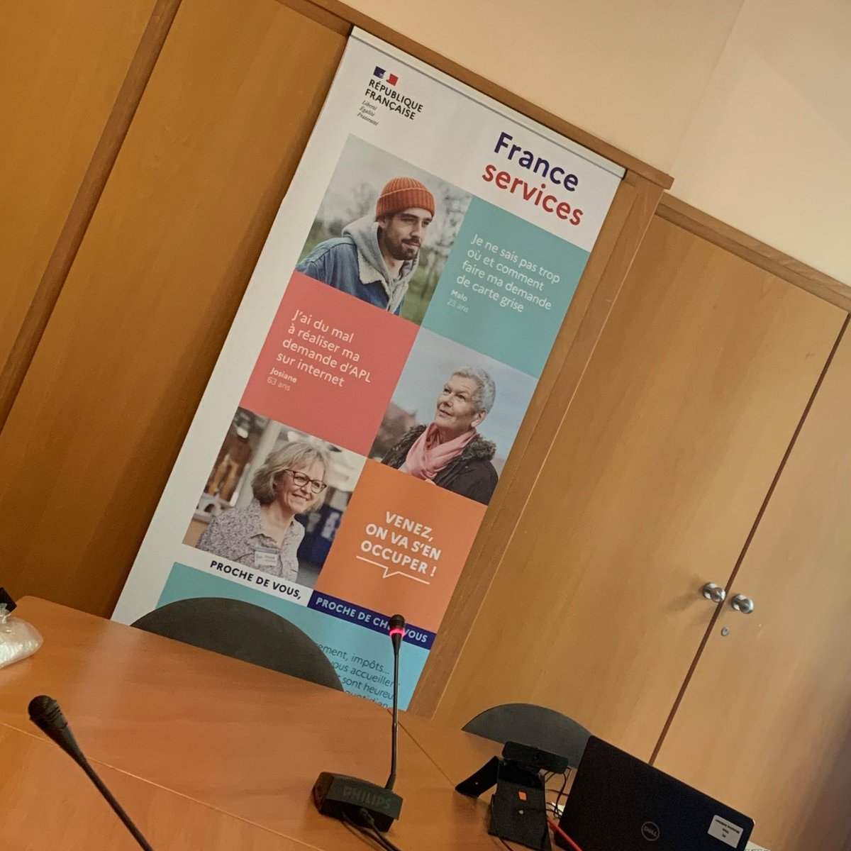 🤝🏼Hier, le CDAD21 était à la préfecture de Côte d'Or pour une réunion entre partenaires socles des MFS en présence de Madame la sous-préfète en charge des services publics.

Echanges sur la plateforme OSMOSE et des leviers pour accompagner les conseillers FS dans leurs fonctions.