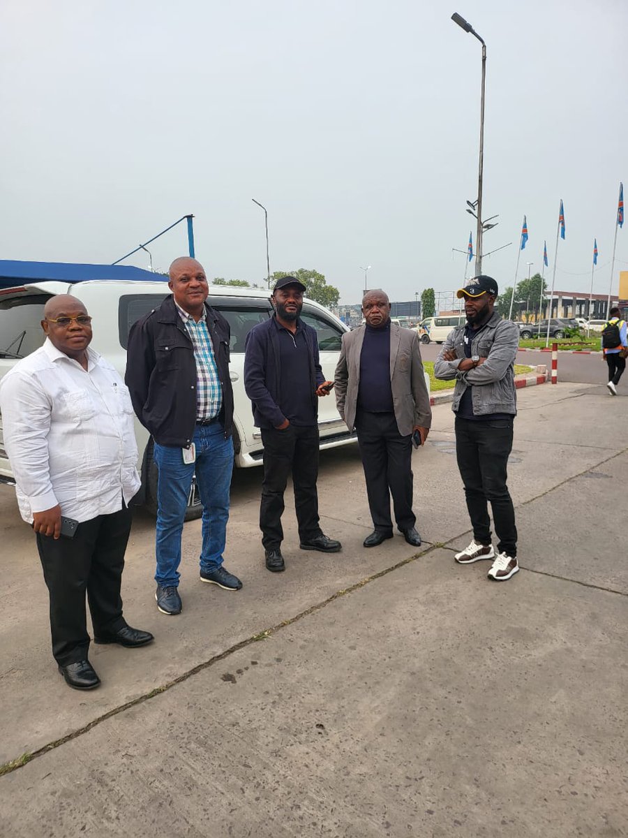 #CongoKinshasa: Après l'équipe d'avant d'hier Mar. 08/07 qui composait Me @Faustin_Tshuki et Mr @jerome_Utchinga, celle de ce merc dont @victor_Mendes, le par sec de <a href="/SalomonKalonda/">Salomon SK Della</a> et tant d'autres membres de son entourage déjà à l'aéroport de Ndjili en s'apprêtant pour  L'Shi.
