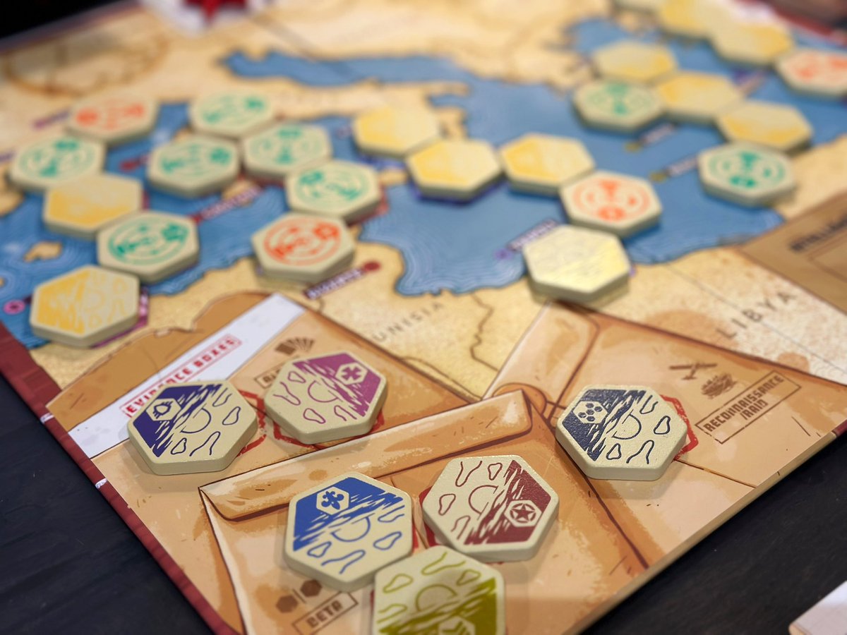 RedCodeGames's tweet image. Probado otro de @SaltPeppergames, con las mismas virtudes de siempre: pequeño, fácil de aprender, fácil de sacar, original, fomenta el pique divertido y con un trasfondo histórico muy chulo.
🎲 Operation Barclay