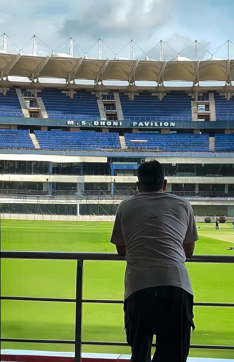 Iconic Frame 💛🔥

#MSDhoni #Dhoni <a href="/msdhoni/">Mahendra Singh Dhoni</a>