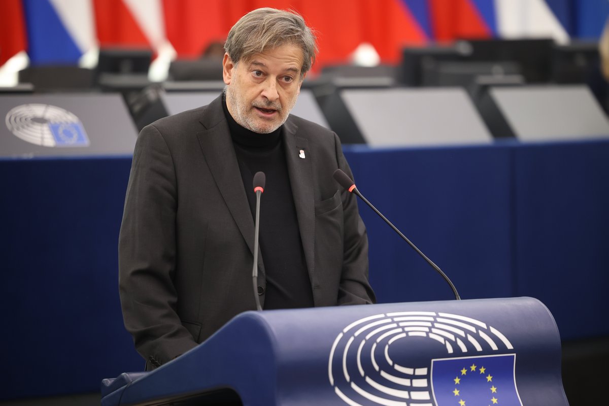 Socialistas Europarl (@socialistas_pe) on Twitter photo Tenemos que alcanzar un equilibrio entre las capacidades de defensa acordadas con la OTAN.
Y también garantizar un estado de bienestar fuerte para luchar contra la precariedad y la desigualdad.
🗣️<a href="/J_MorenoSanchez/">Javier Moreno Sánchez</a>
📎socialistas-parlamentoeuropeo.eu/javier-moreno-… Tenemos que alcanzar un equilibrio entre las capacidades de defensa acordadas con la OTAN.
Y también garantizar un estado de bienestar fuerte para luchar contra la precariedad y la desigualdad.
🗣️<a href="/J_MorenoSanchez/">Javier Moreno Sánchez</a>
📎socialistas-parlamentoeuropeo.eu/javier-moreno-…