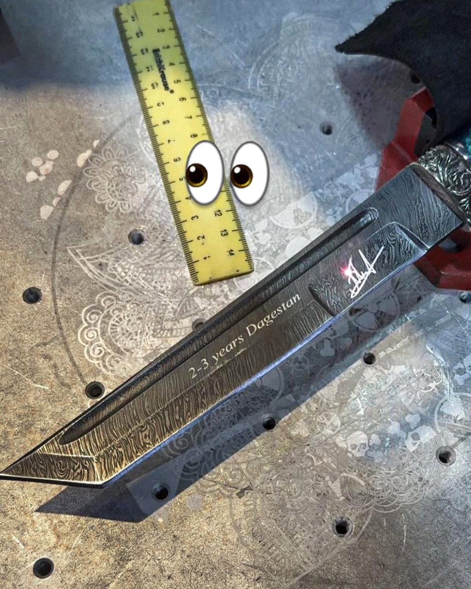 🔪 Islam Makhachev'in yeni özel bıçağı.

"2-3 years Dagestan"