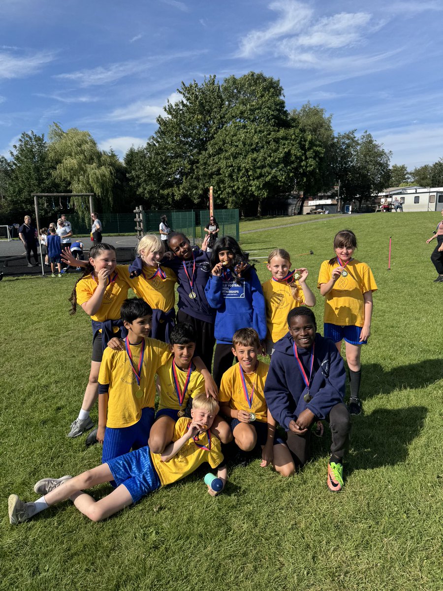Yesterday our year 5/6 rounders team won the Tameside Catholic Schools rounders competition. They demonstrated great teamwork and sportsmanship well done team 💛💙<a href="/tamesidessp/">Tameside SSP</a>