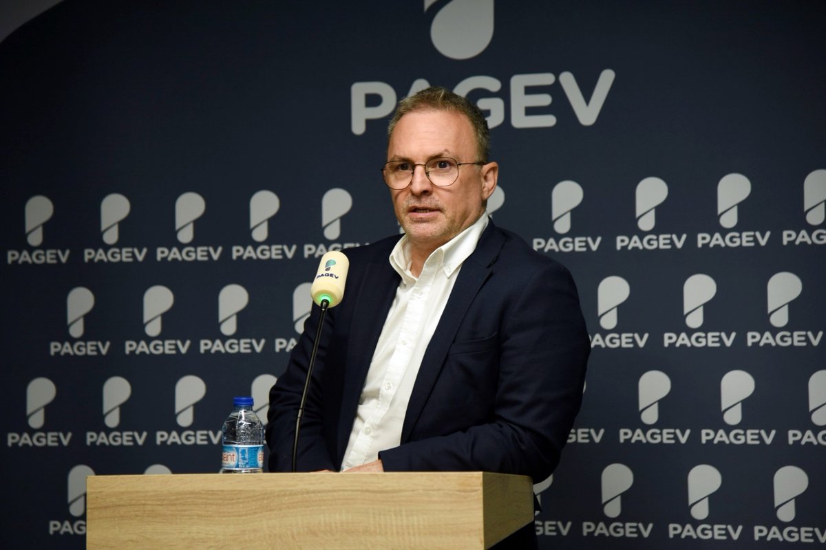 Uluslararası plastik makinalarının Türkiye Temsilcisi olan P2B Makina, PAGEV Üyesi oldu. P2B Genel Müdürü Mustafa Öztürk, PAGEV Üyelik Beratını, Başkan Yavuz Eroğlu ve Küçükçekmece Kaymakamı Mustafa Anteplioğlu’nun elinden aldı.