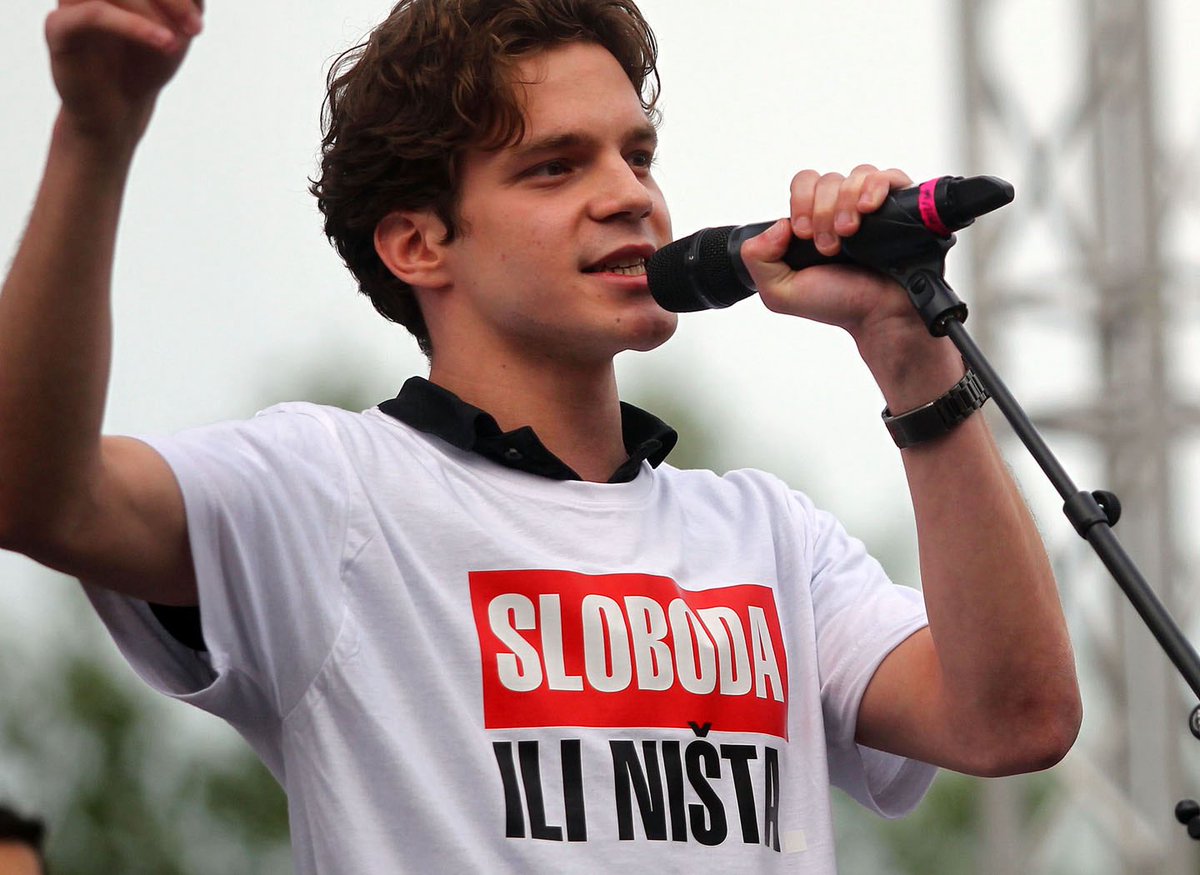 Aleksandre Vučiću,

Odmazda koju sa svojim pretorijancima sprovodiš nad studentom Pavlom Cicvarićem i njegovom porodicom nije slučajna. Maltene ste jedva čekali i najmanji povod da mu stavite lisice na ruke kao osvetu za izbacivanje ministra Martinovića sa sednice Skupštine 2023.