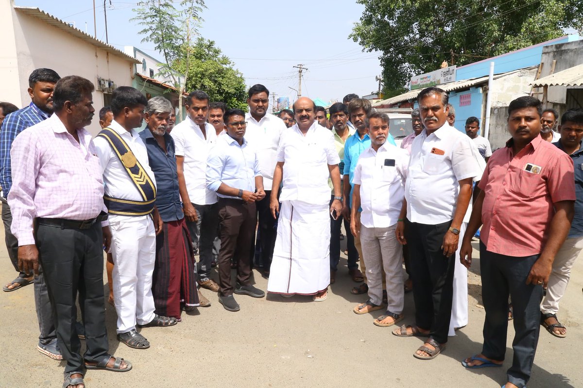 Tiruppur Selvaraj (@tupkselvaraj) on Twitter photo ஏழை எளிய மக்களின் வாழ்விட உரிமையை பட்டாக்கள் மூலமாக வழங்கி
அழகு பார்க்கும் நமது மாண்புமிகு முதலமைச்சர் <a href="/mkstalin/">M.K.Stalin</a> அவர்களின் ஆணைக்கிணங்க,
திருப்பூர் மத்திய மாவட்டம், தெற்கு தொகுதிக்குட்பட்ட சுகுமார் நகரில்
30 ஆண்டுகளாக வசித்து வரும் 250 குடியிருப்பு வாசிகளின் கோரிக்கையை ஏழை எளிய மக்களின் வாழ்விட உரிமையை பட்டாக்கள் மூலமாக வழங்கி
அழகு பார்க்கும் நமது மாண்புமிகு முதலமைச்சர் <a href="/mkstalin/">M.K.Stalin</a> அவர்களின் ஆணைக்கிணங்க,
திருப்பூர் மத்திய மாவட்டம், தெற்கு தொகுதிக்குட்பட்ட சுகுமார் நகரில்
30 ஆண்டுகளாக வசித்து வரும் 250 குடியிருப்பு வாசிகளின் கோரிக்கையை