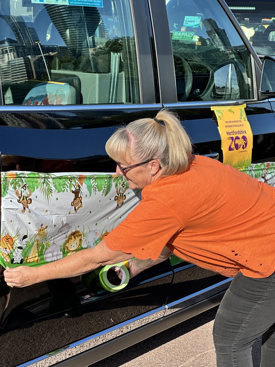 LTCFC1928's tweet image. London cabbies busy decorating their taxis in preparation for taking hundreds of kids on a much deserved day out to @HertsZoo