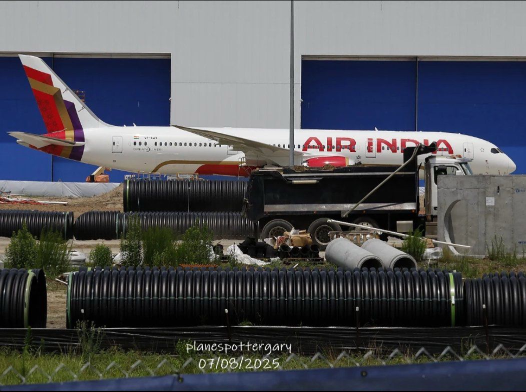 The 1st of 20 B787-9 for <a href="/airindia/">Air India</a> is now painted and looks fab 😍
This is perhaps the first photo of the aircraft in full livery from the <a href="/Boeing/">The Boeing Company</a> facility in South Carolina. 
The aircraft will be registered VT-AWA. 
Can't wait for it to arrive in India.
#AvGeek