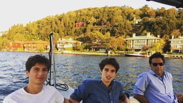 Haroonn_natamam's tweet image. پی ٹی آئی قیادت سے نہیں ہوا اس لئے عمران خان کے بیٹوں کو خود آنا پڑھ رہا ہے۔