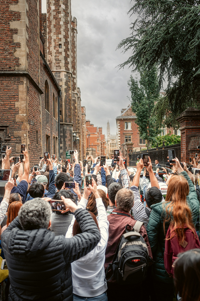 acambridgediary's tweet image. 9th July 2019
Her Majesty Queen Elizabeth II visits Queens’ College.
Picture from my book 'Cambridge - Time & Space'. Available at cambridgebooks.co.uk/cambridge-time… and all bookshops