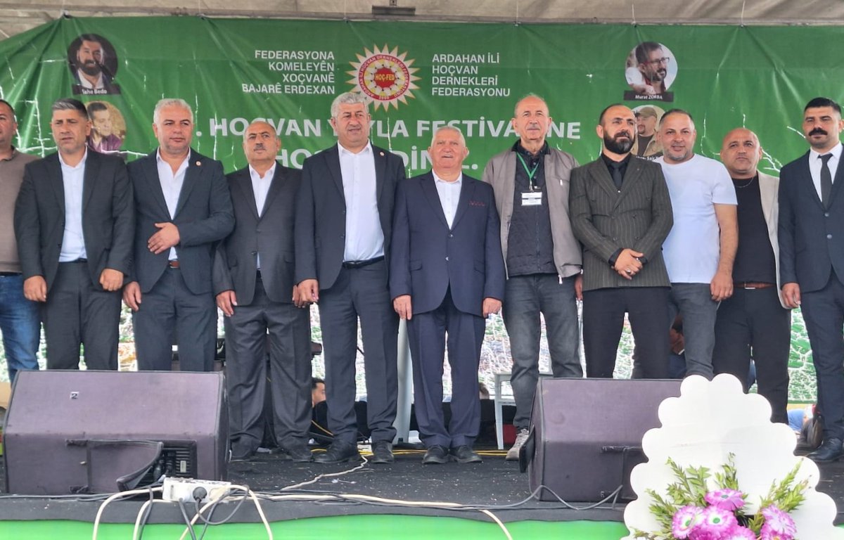 kenthayat.com/13-hocvan-yayl…
13.Hoçvan Yayla Festivali Muhteşem Kutlandı
<a href="/dervisarslannn/">derviş arslan</a> <a href="/HayrettinnCiCEK/">Hayrettin Çiçek</a> <a href="/FrkDemirArdahan/">Faruk Demir</a> <a href="/gokhanbudak_chp/">Gökhan BUDAK</a> <a href="/gulistankilick/">Gülistan Kılıç Koçyiğit</a> <a href="/MahinurOzdemir/">Mahinur Özdemir Göktaş</a> <a href="/kaankoc75/">Kaan Koç</a> <a href="/SaheBedoFan/">Şahê Bedo</a> <a href="/Ayhanyilmaz_75/">Ayhan YILMAZ</a> <a href="/oeincesu/">Özgür Erdem İncesu</a>  @kemaldenizbozkurt <a href="/orhancerkeztr/">Orhan Çerkez</a> <a href="/SayimeAkturk/">Sayime Aktürk</a>