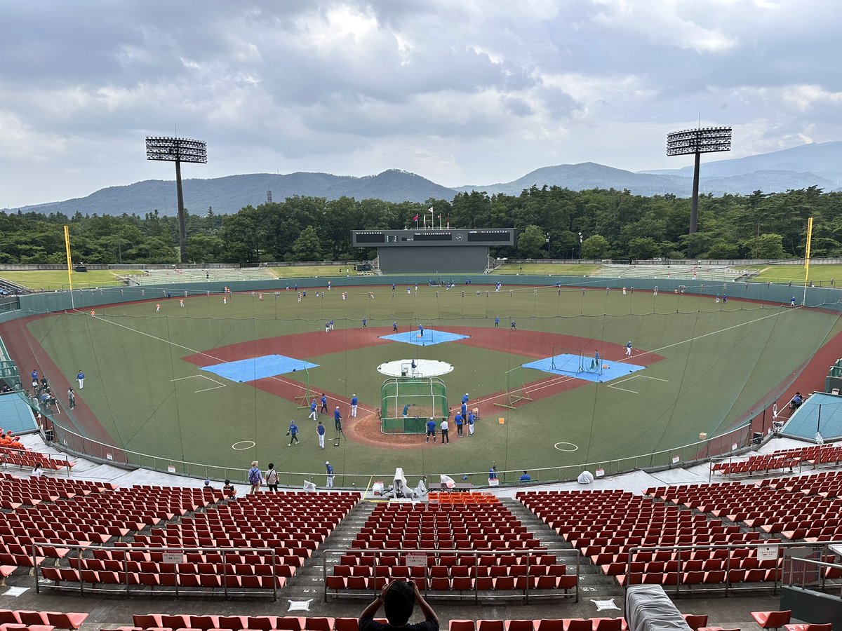 【福島・巨人中日戦】
中日の練習が行われています。
東北シリーズ２戦目。
夕方からは雨予報が出ていますが
雨は現在落ちていません。
解説・清水隆行さん
実況・細渕武揚アナウンサーで
夕方5時55分〜OAです　#巨人　#ジャイアンツ