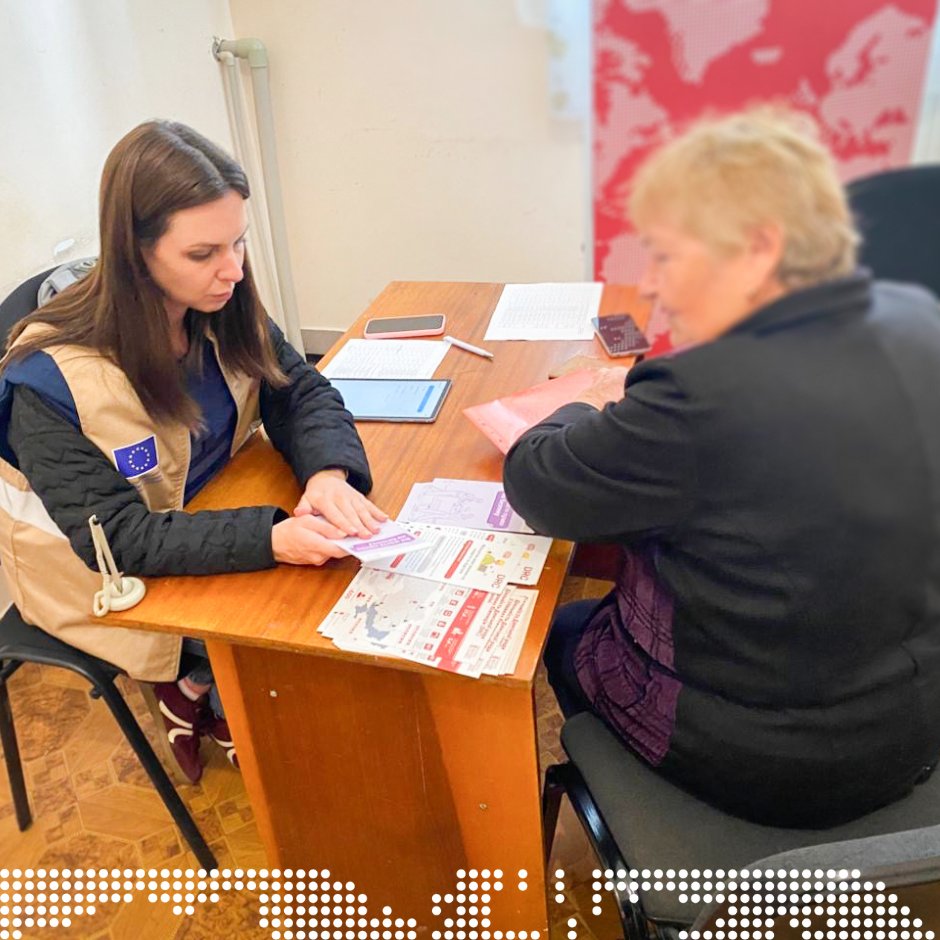 Danish Refugee Council in Ukraine (@drcinua) on Twitter photo "Even though it’s dangerous here, people don’t want to go further. Some still hope to return home."
Anna, Emergency Specialist, shares how we're helping evacuees with crucial financial aid in Hlukhiv, 10km to the frontline.
The EU (<a href="/echo_Europe/">EU Humanitarian Aid | European Neighbourhood 🇪🇺</a>) funding made it possible. "Even though it’s dangerous here, people don’t want to go further. Some still hope to return home."
Anna, Emergency Specialist, shares how we're helping evacuees with crucial financial aid in Hlukhiv, 10km to the frontline.
The EU (<a href="/echo_Europe/">EU Humanitarian Aid | European Neighbourhood 🇪🇺</a>) funding made it possible.