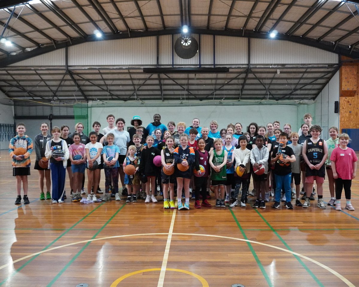 UCCapitals's tweet image. Thank you to everyone who joined us at Caps Camp! ⛹️🧢
Our special guest coaches Nicole Munger, Nyadiew Puoch, Jess Bibby, & Christy Collier-Hill loved seeing the energy on court.🏀
🔗 Sign up to our newsletter to be the first to hear about future camps loom.ly/faC7oak