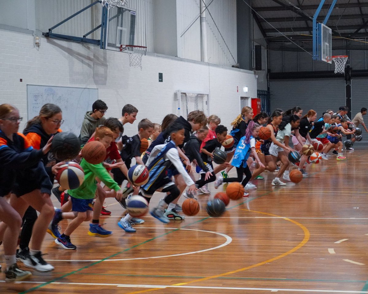 UCCapitals's tweet image. Thank you to everyone who joined us at Caps Camp! ⛹️🧢
Our special guest coaches Nicole Munger, Nyadiew Puoch, Jess Bibby, & Christy Collier-Hill loved seeing the energy on court.🏀
🔗 Sign up to our newsletter to be the first to hear about future camps loom.ly/faC7oak