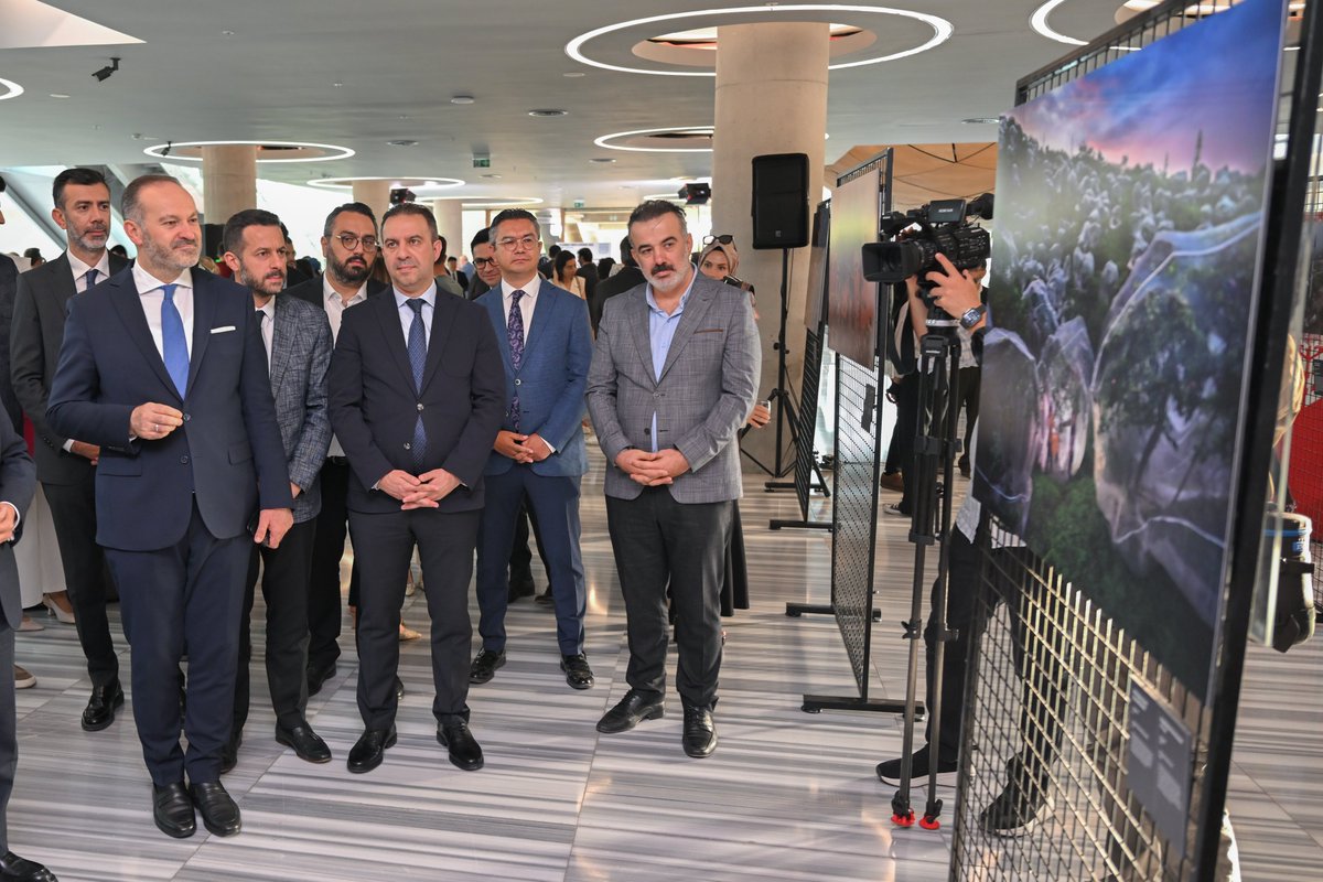 Anadolu Ajansı’nın düzenlediği uluslararası haber fotoğrafı yarışması "İstanbul Photo Awards 2025"in ilk sergisinin resmi davetinde basın, iletişim ve fotoğraf dünyasından önemli isimler ile birbirinden değerli akademisyenler vardı.

Filistinli fotoğrafçı Saeed Jaras'ın