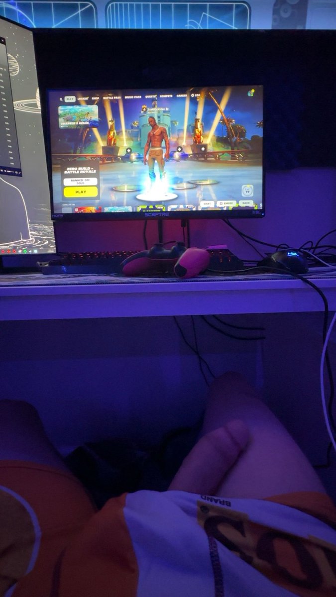 fivefordasluts's tweet photo. duos ? 🤓 free dick pic in dms for anybody who retweets https://t.co/3NcFfFi0CJ