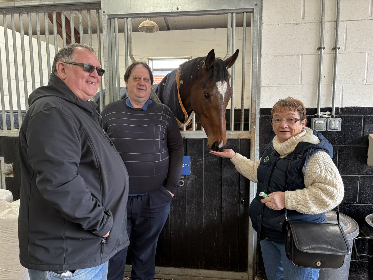 Exciting evening ahead <a href="/kemptonparkrace/">Kempton Park Racecourse</a> for the newly formed <a href="/KremlinCottage/">Kremlin Cottage Racing Club</a> racing club <a href="/ahaynesracing/">Alice Haynes Racing</a> 
with our first runner ‘Capuchinero’ ridden by Christian Howarth. 🤗🤞🏇
3 horses, one annual fee, lots of fun why not join us !