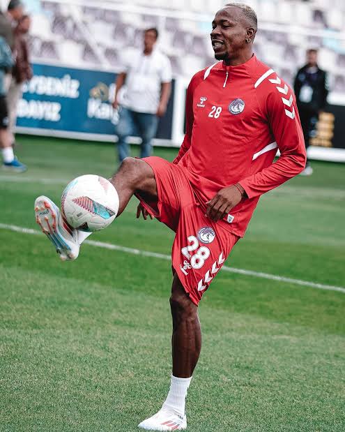 EPPMJCU's tweet photo. 🚨INKURU IVUGA IBINTU BIDASANZWE🚨
William Togui yasinyiye APR FC… ariko biravugwa ko yari amaze ukwezi asinye amasezerano y’agateganyo na FC Gifu yo mu Buyapani 😳
Gusinya inshuro ebyiri ❓ FC Gifu irateganya gutanga ikirego muri FIFA !
#WilliamTogui #fcgifu #APRFC #FIFA https://t.co/yq8GTCXEiv