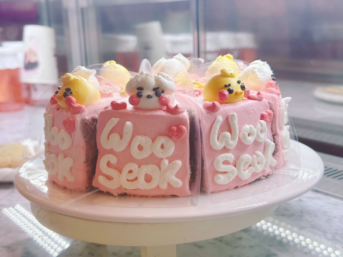 이벤트 대관 시
🍹커스텀 음료 &amp;🍮디저트 제작
❣맛부터 디자인까지 꼼꼼하게
✔컨셉 맞춤 커스텀

✔️일정확인&amp;예약문의 📍linktr.ee/p.logue
✔️전시공간 👌🏻 비품구비 👌🏻

✔️~11월 이벤트 추가 지원 중🫶🏻

#카페대관 #생카대관 #2D이벤트카페 #대관카페 #홍대 #합정 #이벤트카페 #대관 #기념일