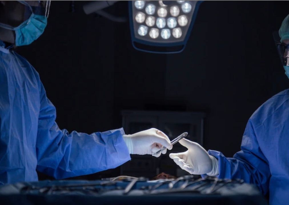 ASGBI_MA's tweet photo. 💡 Wednesday Wellbeing Tip

Between cases today:
take three slow breaths, roll your shoulders back, and unclench your jaw.

🔄 Micro-pauses recalibrate your focus and reduce accumulated tension.

#SurgicalWellbeing #MindfulSurgeon #HealthcareWellness #WednesdayTip https://t.co/WqZG66wxTt