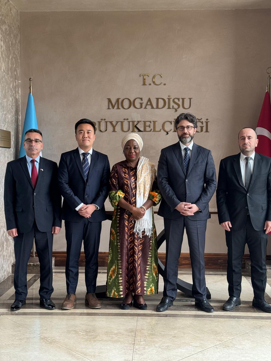UNHCRSom's tweet image. #UNHCR Representative Ms. Mandy Owusu paid a courtesy call on H.E. Ambassador Alper Aktaş of the Turkish Embassy and Mr. Şerif Şimşek, Head of the #Turkish Red Crescent. Discussions focused on strengthening collaboration on durable solutions and humanitarian response in Somalia.
