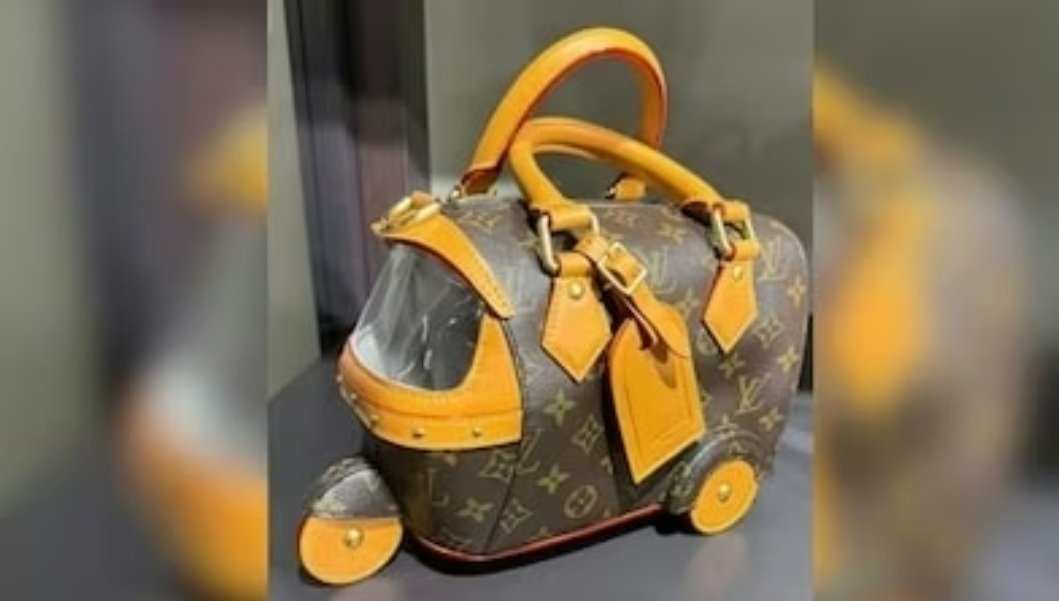 iTHINK:First it was the #PradaKolhapuri sandal!And now it is the #LouisVuitton #Autorickshaw collection! The 2026 SpringSummer luxury collection seems to be all about India!This 35Lakh INR offering costs 12X the price of a real autorickshaw on Bengaluru roads! Any takers? #Prada