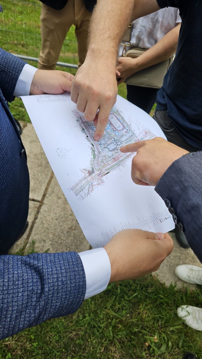 🏫 Iedurta lāpsta zemē pirmajai jaunbūvējamai skolai Rīgā kopš neatkarības atjaunošanas!

🏗 Šonedēļ sākam Mežaparka sākumskolas būvniecību – pēc gadiem ilgas gatavošanās beidzot uzsākts darbs pie pirmās no jauna būvētās skolas Rīgā kopš valsts neatkarības atgūšanas. Šī būs