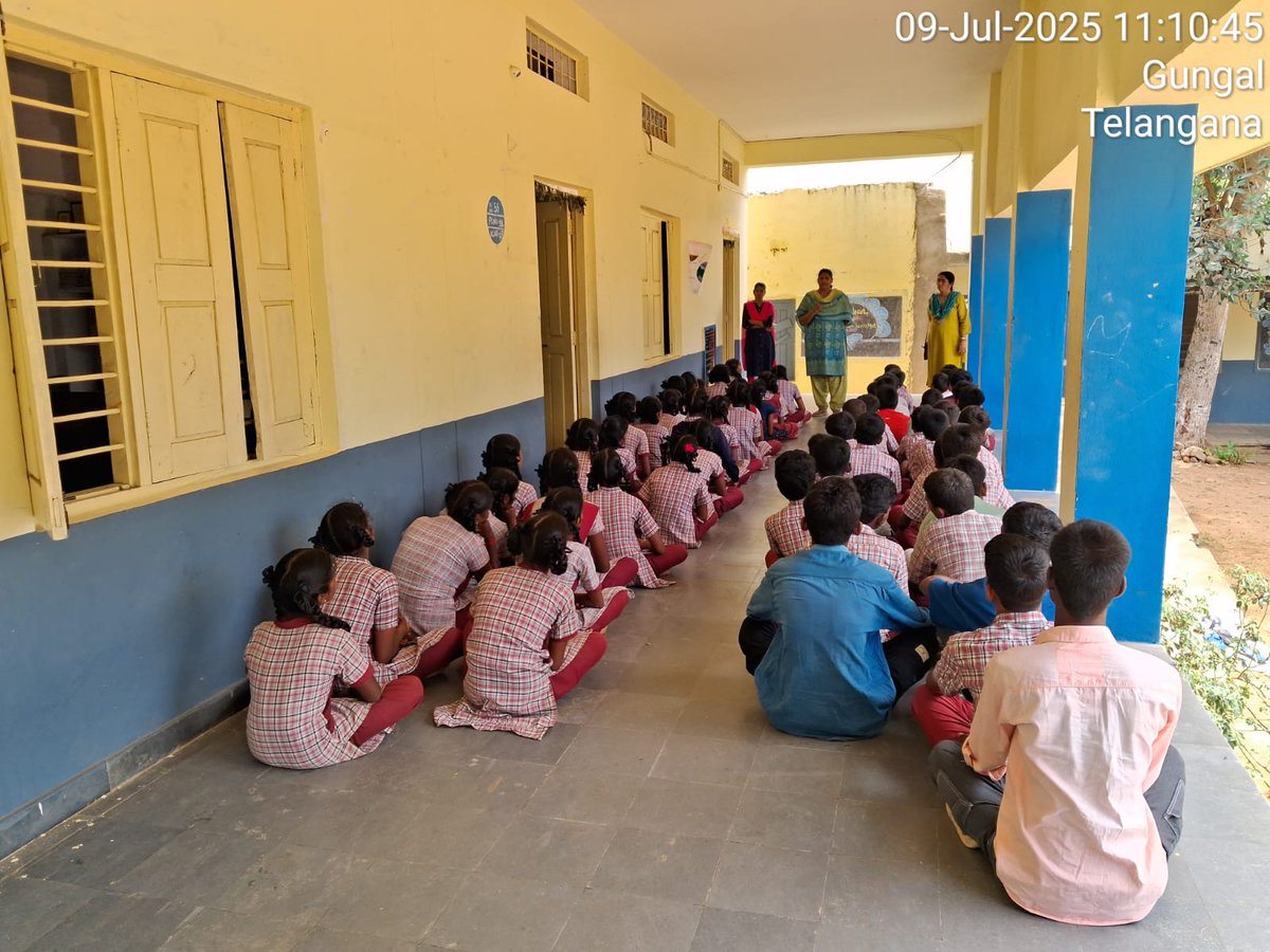 MalkajgiriCop's tweet image. ✨👮‍♀️She Teams Rachakonda: Creating Awareness, Ensuring Safety! 🚔 

📖Empowering young minds with knowledge through awareness sessions on: 

🔐Cyber Crimes &amp;amp; Loan App Frauds – Think smart, stay safe. 
👦Child Safety – Teaching kids to identify #GoodTouch vs. #BadTouch. 
💡Gender