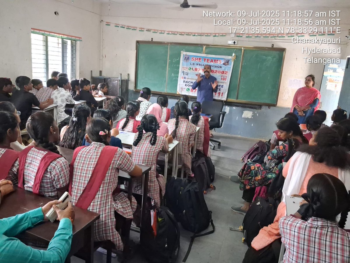 MalkajgiriCop's tweet image. ✨👮‍♀️She Teams Rachakonda: Creating Awareness, Ensuring Safety! 🚔 

📖Empowering young minds with knowledge through awareness sessions on: 

🔐Cyber Crimes &amp;amp; Loan App Frauds – Think smart, stay safe. 
👦Child Safety – Teaching kids to identify #GoodTouch vs. #BadTouch. 
💡Gender