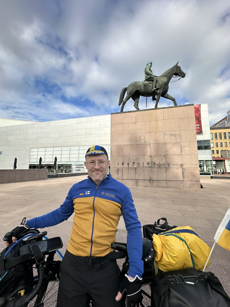 markus_tm's tweet image. Lähdin eilen polkupyörällä matkaan kohti Kiovaa. Haastan sinut lahjoittamaan valitsemasi summan ensiapuvälineisiin Ukrainan puolustajille jokaista pyörän kulkemaa kilometriä kohden!
Lue lisää matkan tarkoituksesta ja katso lahjoitustiedot: feeniksinkilta.fi/fi/charity-rid…