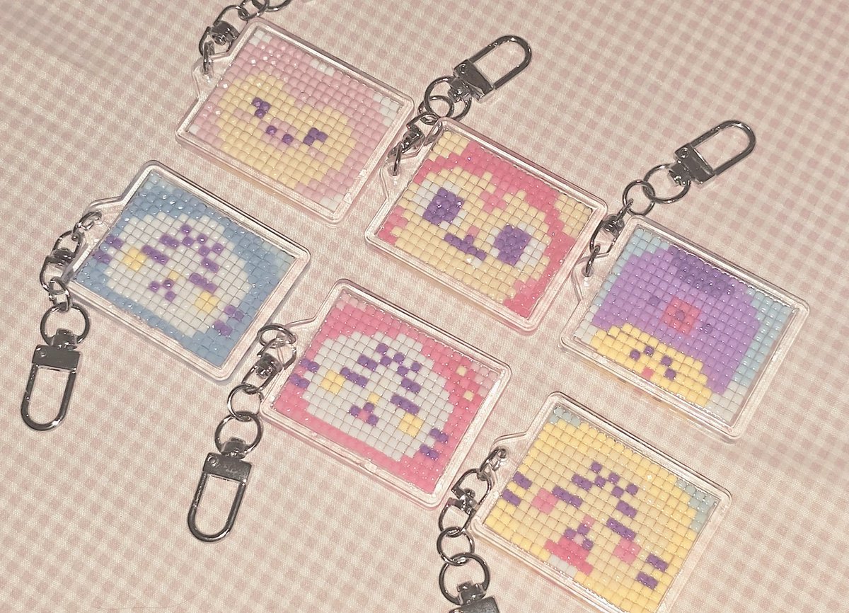 ⭒𝟚𝟘𝟚𝟝 ℂℝ𝔸𝕍𝕀𝕋𝕐 ℂ𝕆ℕℂ𝔼ℝ𝕋 𝔻𝕒𝕣𝕖 𝕥𝕠 ℂ𝕣𝕒𝕧𝕖⭒
#RT 크래비티 콘서트에서 크크루 네모 키링 나눔 진행합니다!
(수제작이라 퀄리티는 일정하지 않을 수 있어요)

⚝ 7/13 막콘 사운드체크 이후
⚝ 키링+간식 (10set 내외, 디자인 랜덤)
⚝ 자세한 시간 및 장소 당일 타래로 공지