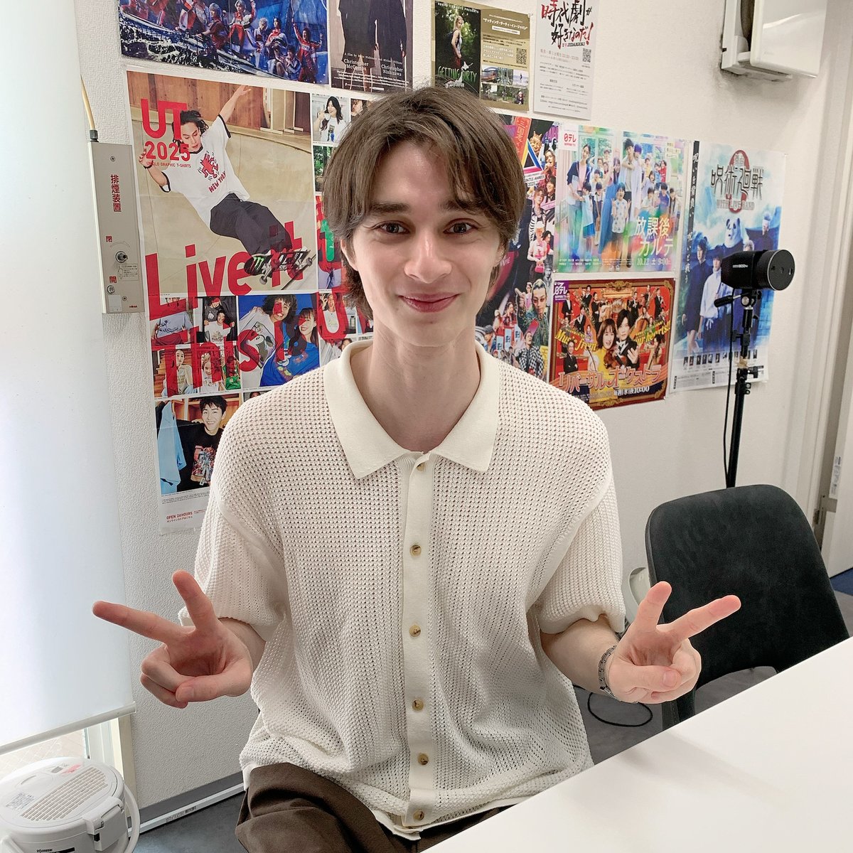 【オフショット公開📸】
#ジェレミー・クロディス が事務所に来ました✨ファンの皆様に楽しんでもらう為、ジェレミー本人も企画会議に参加してアイデアを出してもらっています🔥
イベントの先着チケットはまだまだ販売中！
皆様のご参加をお待ちしております！

▼チケット販売サイトはこちら🎵