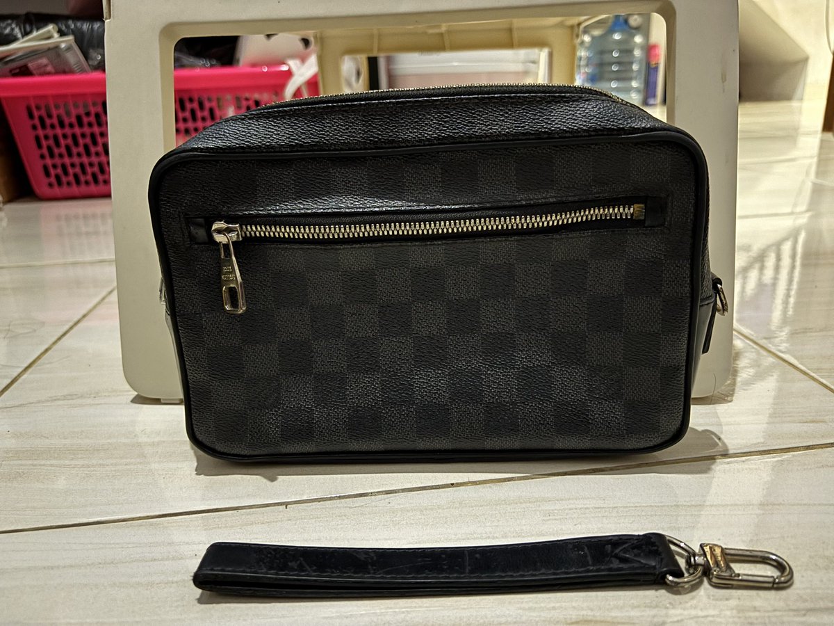 youniee1206's tweet image. Hi, aku mau jual clutch LV original, hadiah dari kantorku.

Lokasi cipondoh, bisa ketemuan di tangcity / bsd / dan sekitarnya buat cek fisik ya.
089673907221

13jt, Bisa nego tipis 

#prelovedbranded #prelovedbag #prelovedLV