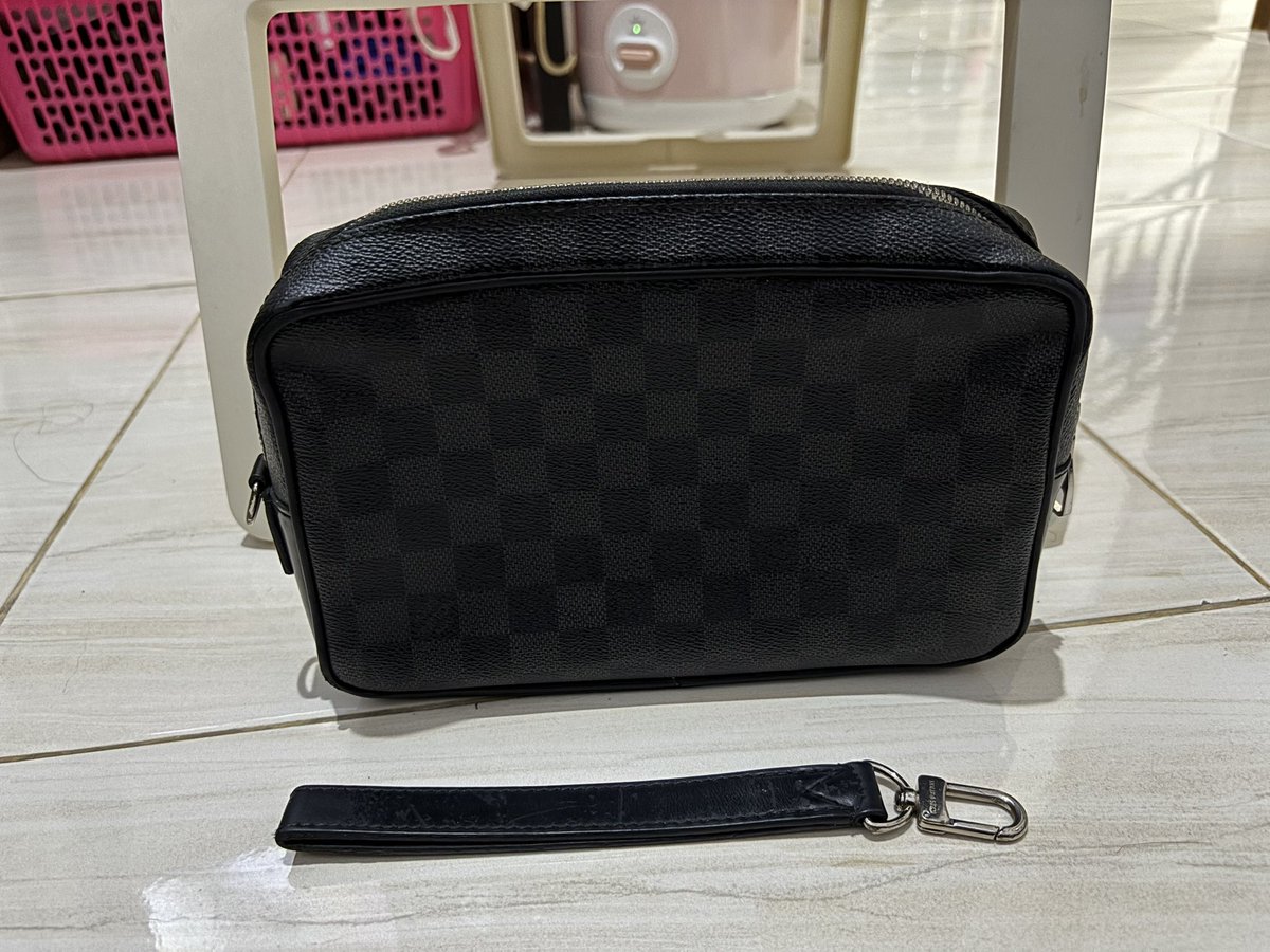 youniee1206's tweet image. Hi, aku mau jual clutch LV original, hadiah dari kantorku.

Lokasi cipondoh, bisa ketemuan di tangcity / bsd / dan sekitarnya buat cek fisik ya.
089673907221

13jt, Bisa nego tipis 

#prelovedbranded #prelovedbag #prelovedLV